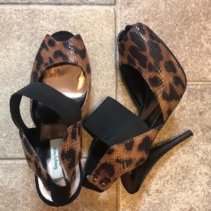 Vera Wang Leonard peep toe pumps